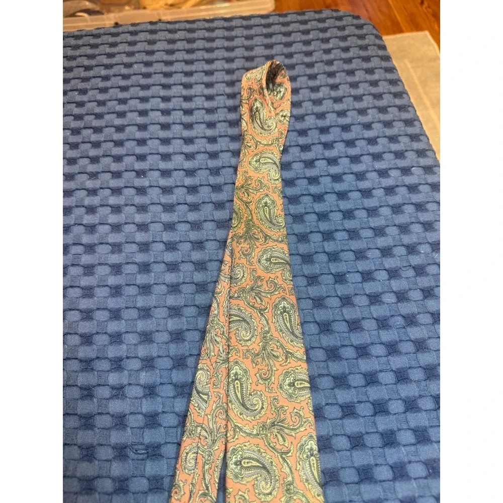 Vintage Keys & Lockwood Tie 100% Silk Necktie Made in USA Red Paisley Pattern